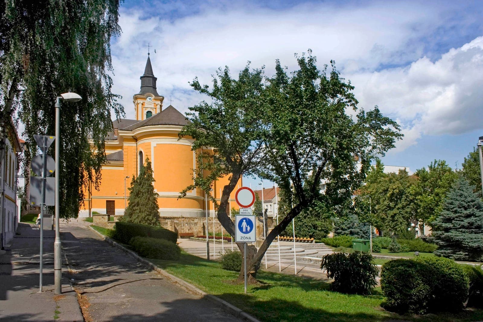 Hősök tere és Szent István-templom, Sátoraljaújhely